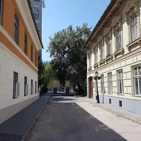 Stylish Historic Flat For 4 In Heart Of Oldbuda * Budapest