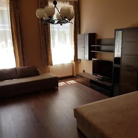 Stylish Historic Flat For 4 In Heart Of Oldbuda Budapest