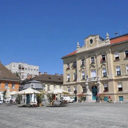Stylish Historic Flat For 4 In Heart Of Oldbuda