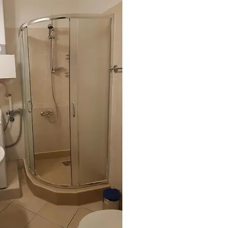 Апартаменты Stylish Historic Flat For 4 In Heart Of Oldbuda